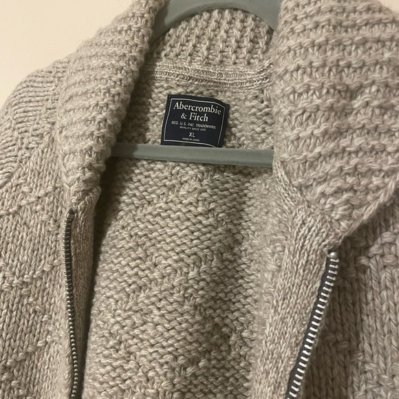 Abercrombie & Fitch zip-up Cardigan - Picture 2 of 4